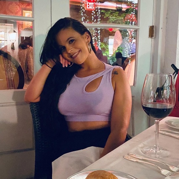 Profile Picture of Nathalia Marin (@nathy88) on Poshmark