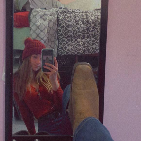Profile Picture of Amanda Beaule (@amandabeaule) on Poshmark