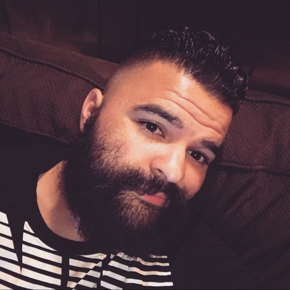 Profile Picture of Joe Moody (@hooperjm11) on Poshmark