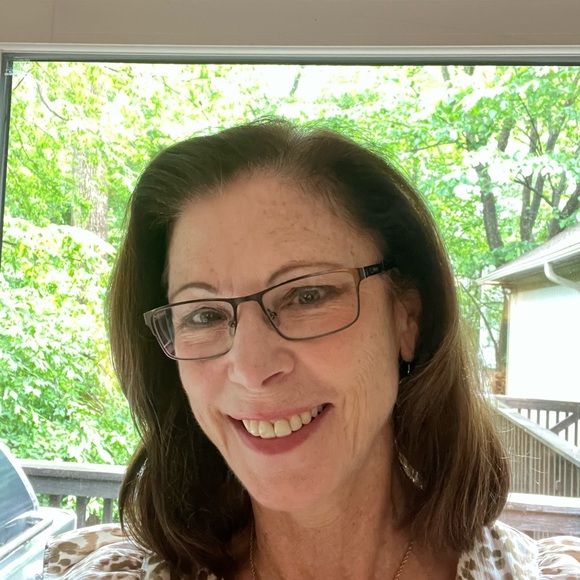 Profile Picture of Stephanie Settle (@sasettle) on Poshmark