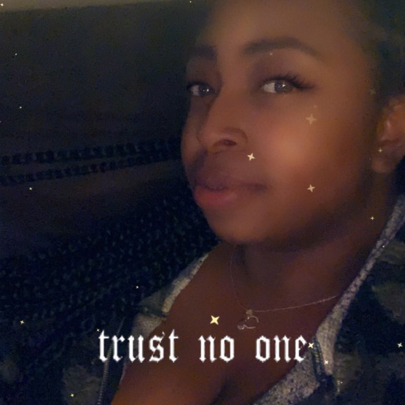 Profile Picture of Cleo Lee (@cleopatralee) on Poshmark