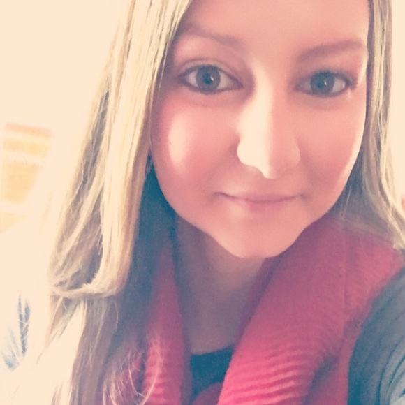 Profile Picture of Hailey Swift (@haileybeth97) on Poshmark