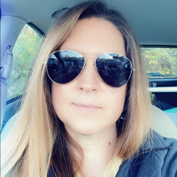 Profile Picture of Jennifer Hornberger (@jtortuga76) on Poshmark
