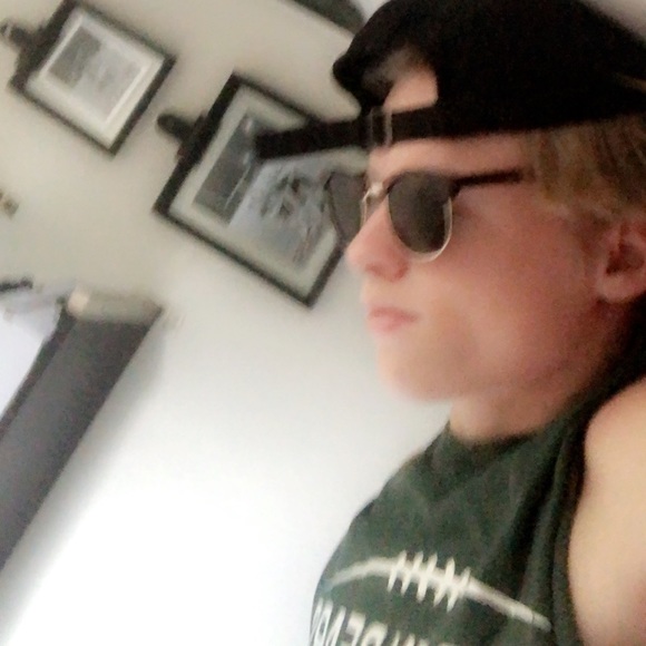 Profile Picture of Nemo Bookland (@nemo_bookland) on Poshmark