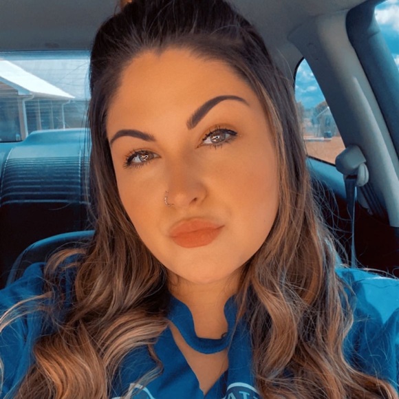 Profile Picture of Kaitlin Holmes (@kaitlinalexa123) on Poshmark