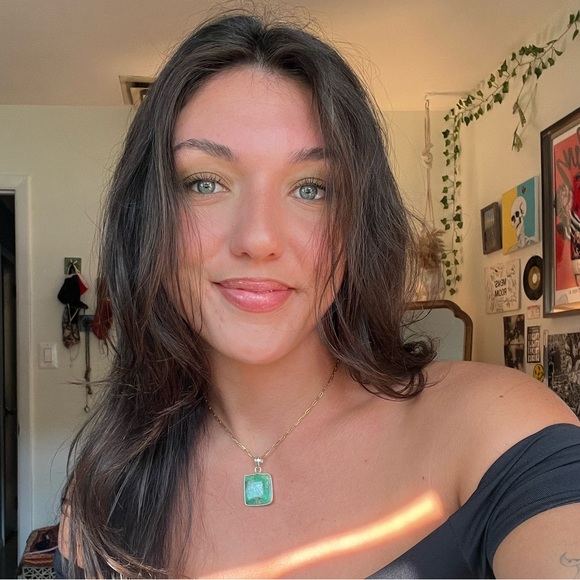 Profile Picture of ! jade Hook (@jadehook) on Poshmark