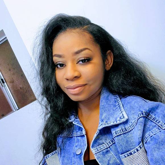 Profile Picture of Leah Bailey (@leahb025) on Poshmark