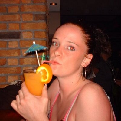 Profile Picture of Suzanne Pugh (@suzzie_anna) on Twitter