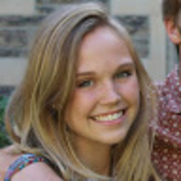 Profile Picture of Hanna Davies (@hannadavies) on Poshmark