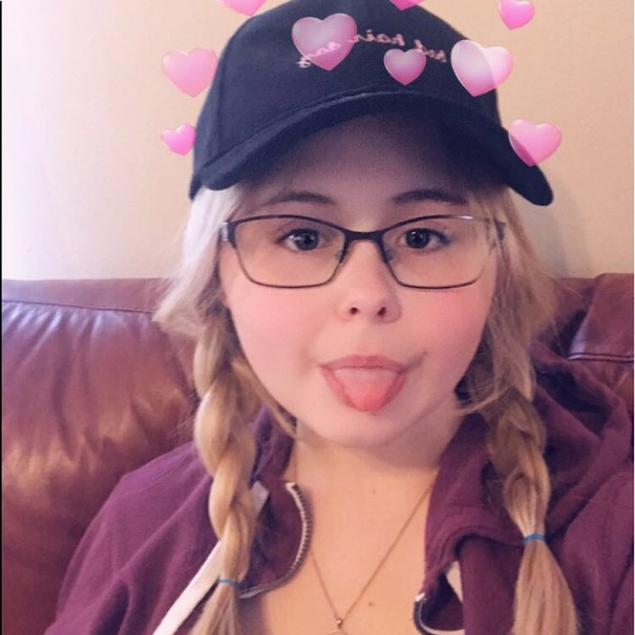 Profile Picture of Taylor Macfarlane (@taylor58477) on Poshmark