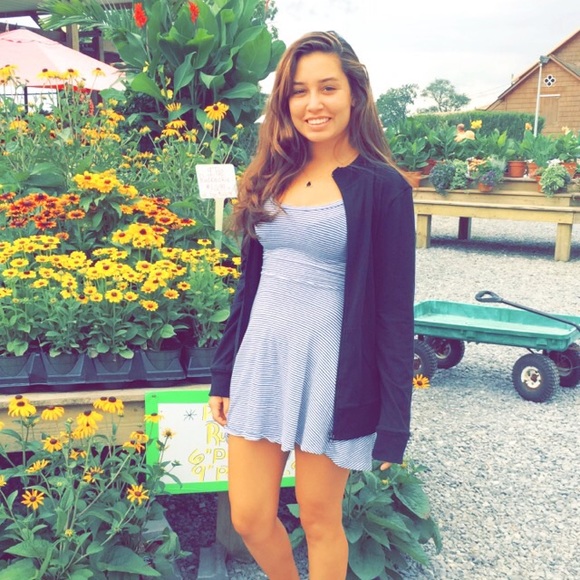 Profile Picture of Bianca Fernandez (@bianca2496) on Poshmark