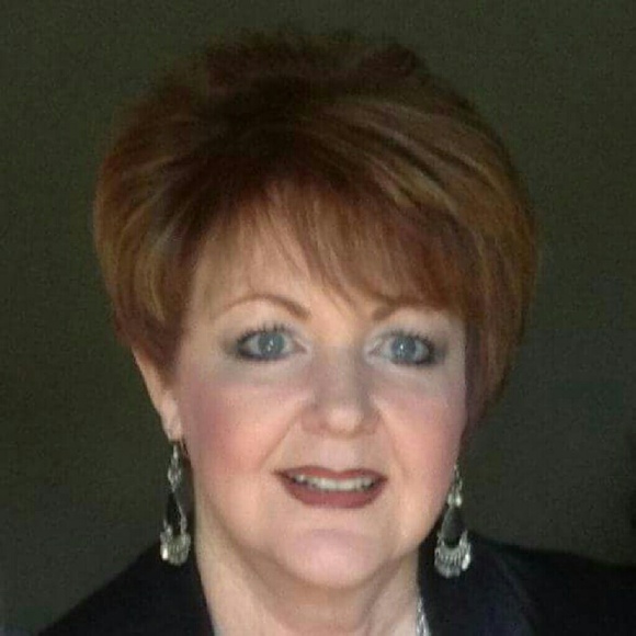 Profile Picture of Lyn Fosnaught (@lyn5802) on Poshmark