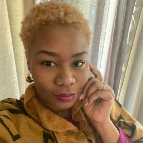 Profile Picture of Shaakirah Young (@shaakirah31) on Poshmark