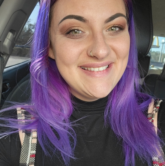 Profile Picture of Tiffany Ahrens (@tiffanyahrens7) on Poshmark