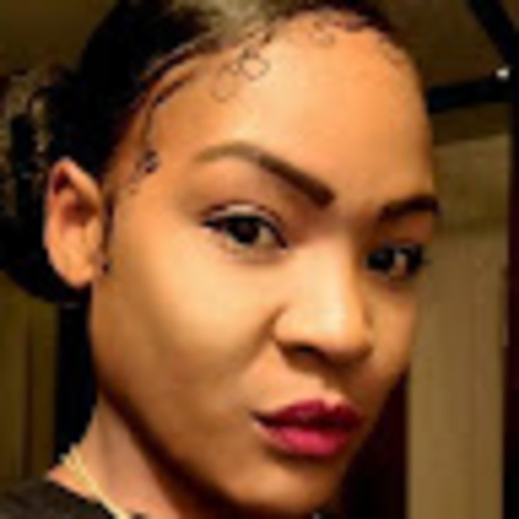 Profile Picture of Karisa Stillinger (@k_stillinger) on Poshmark