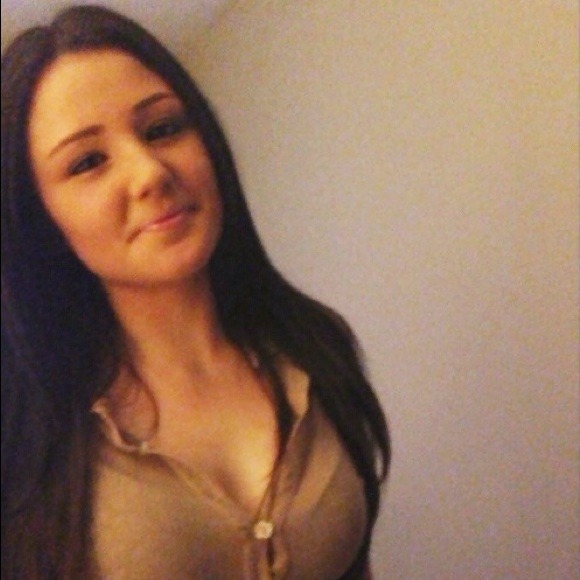 Profile Picture of Erika Esnard (@erikaesnard) on Poshmark