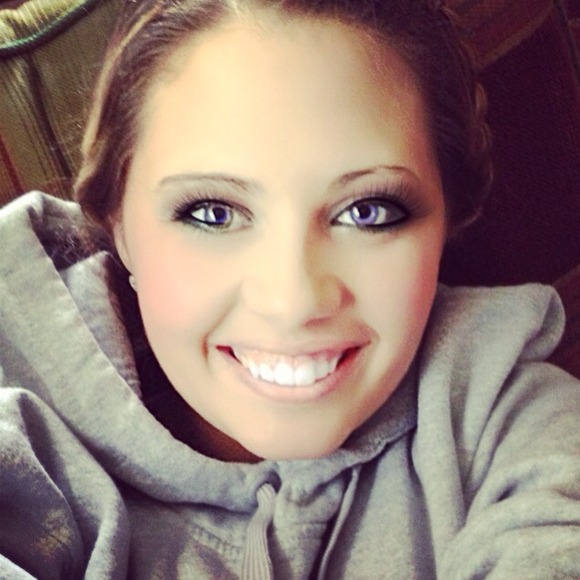 Profile Picture of Jenna Groenewold (@jgroenewold) on Poshmark