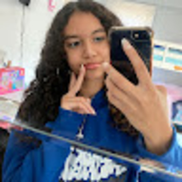 Profile Picture of Bri Alfieri (@brialfieri23) on Poshmark