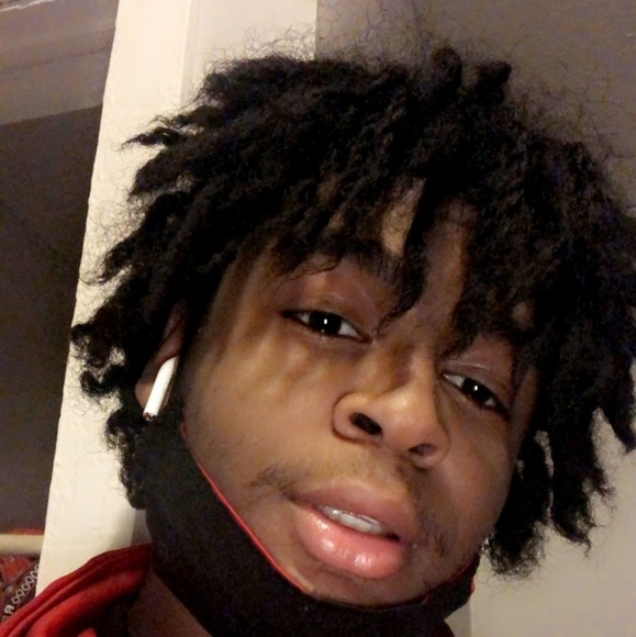 Michael Toussaint - Poshmark Profile Picture of Michael Toussaint (@mikeyy372) on Poshmark