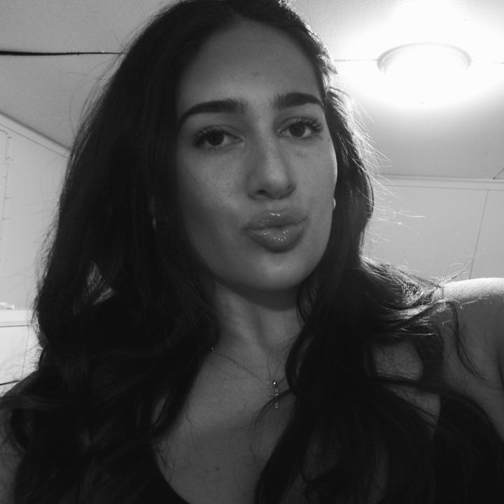Profile Picture of LO (@champagnelauraa) on Tiktok