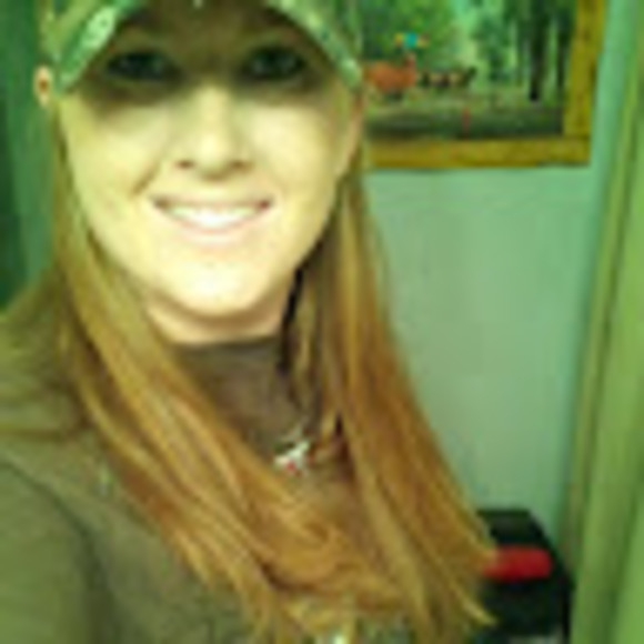 Profile Picture of Vanessa Chestnut (@chestnut1185) on Poshmark