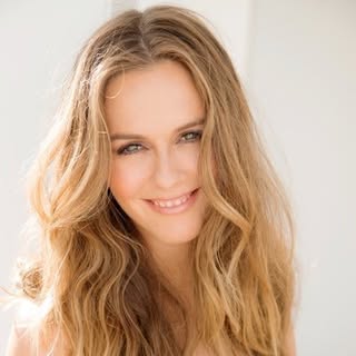 Profile Picture of Alicia Silverstone (@aliciasilverstone) on Instagram