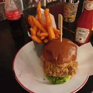 Profile Picture of Itrat Shah (@ItratShah8) on Twitter