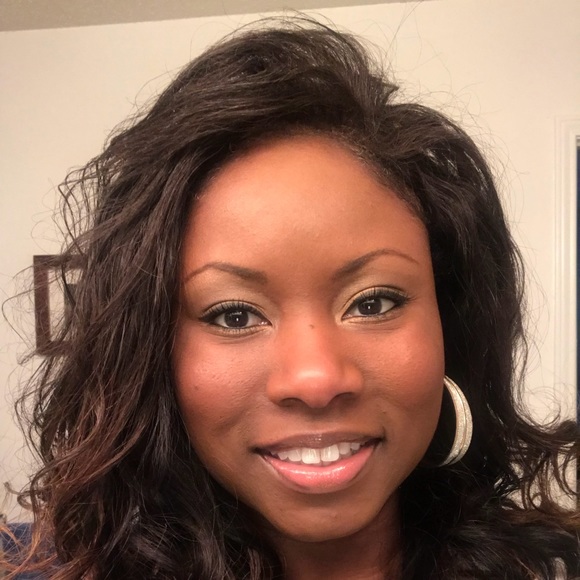 Profile Picture of Christina Perris (@shyningeyes) on Poshmark