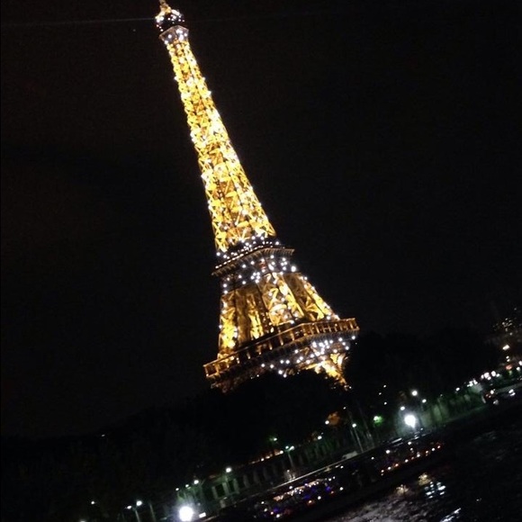 Profile Picture of Chloe Kim (@basicallyfab) on Poshmark