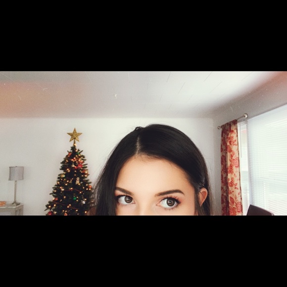 Profile Picture of Aubrey Daulton (@aubyaubs) on Poshmark