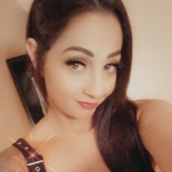 Profile Picture of Jess Farrell (@jessluvnlife84) on Poshmark