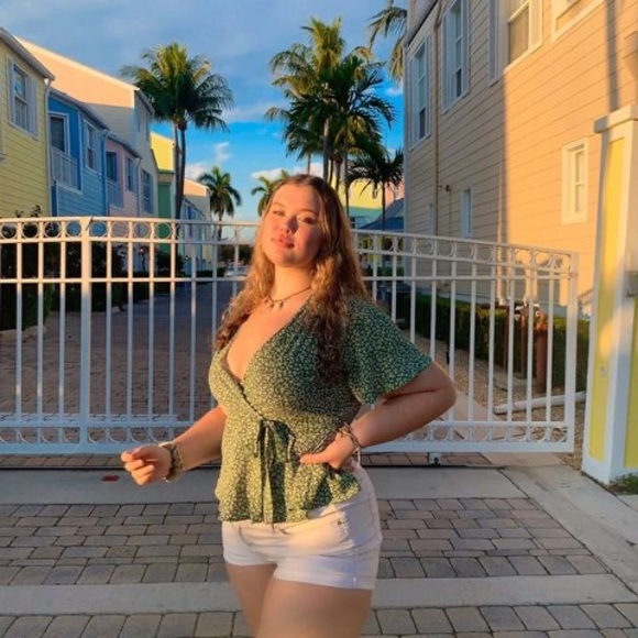 Profile Picture of Alicia Carlsson (@alicia_carlsson) on Poshmark