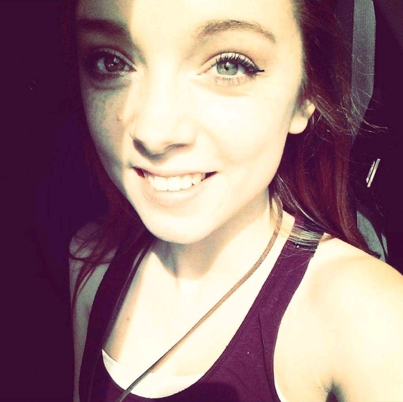 Profile Picture of Brittany Sirna (@sirna460699) on Poshmark