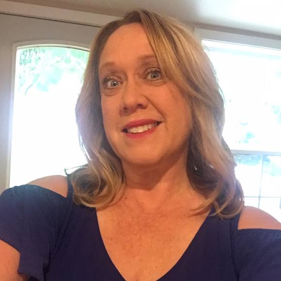 Profile Picture of Kristen Ernster (@krissee5464) on Poshmark