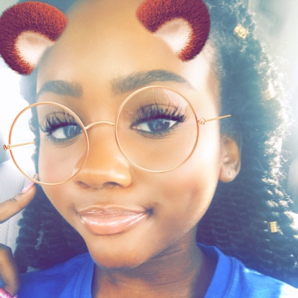 Profile Picture of Gena Thomas (@maluwaa) on Poshmark