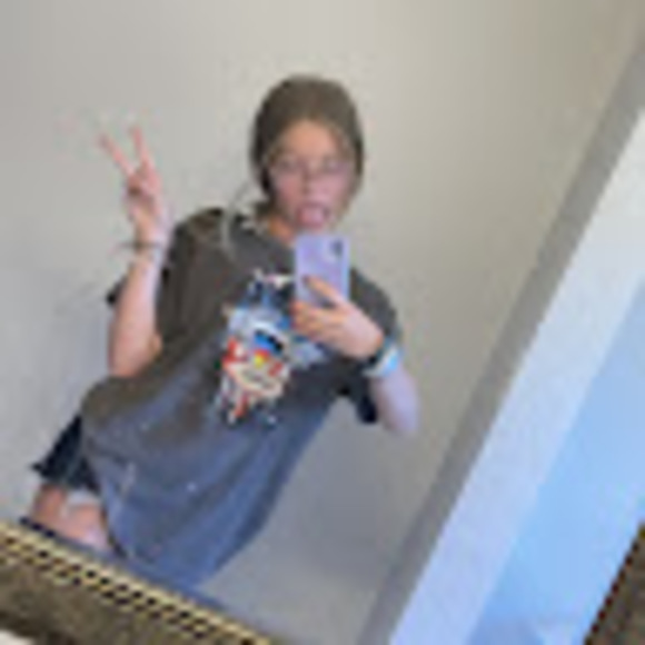 Profile Picture of Vera Schultz (@veraluschultz) on Poshmark
