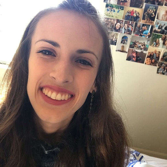 Profile Picture of Mary Ponchak (@maryp252) on Poshmark