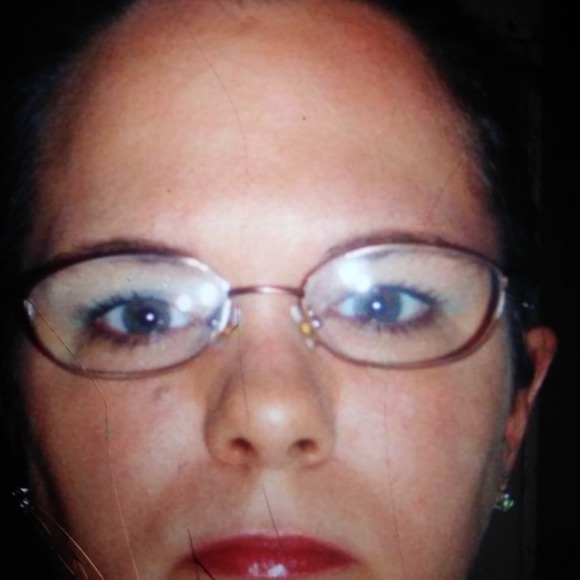 Profile Picture of Tina Kemerer (@tinakemerer) on Poshmark