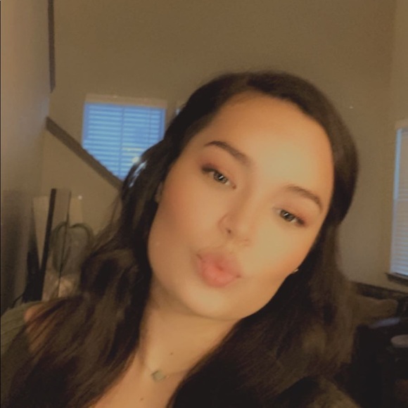 Profile Picture of Sienna Ramirez (@siennajade101) on Poshmark