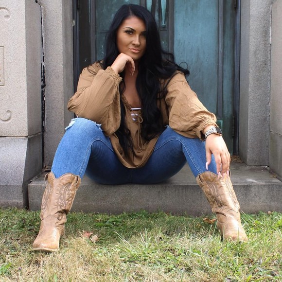 Profile Picture of Cailyn Musinski (@cailyndm) on Poshmark