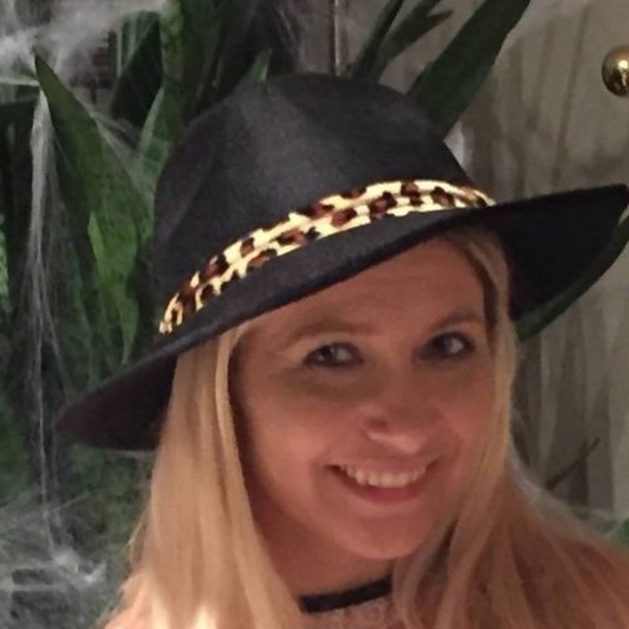 Beata Sitkiewicz - Poshmark Profile Picture of Beata Sitkiewicz (@beatasit07) on Poshmark