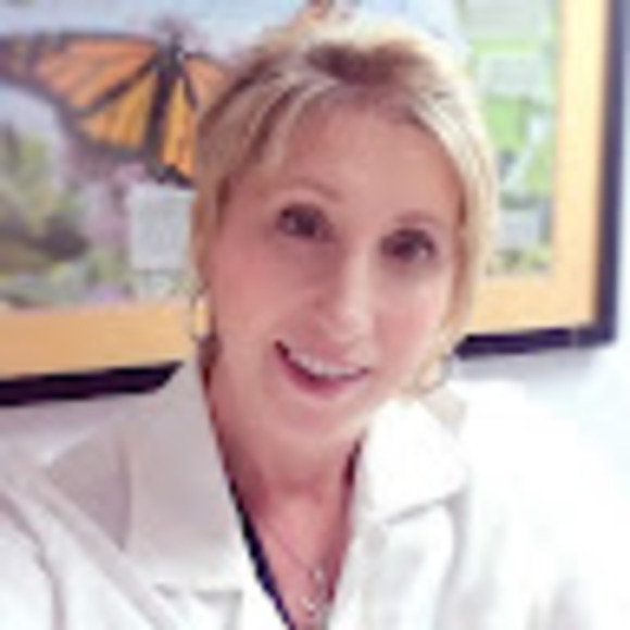 Profile Picture of Dianne Borrelli (@dborrelli277) on Poshmark