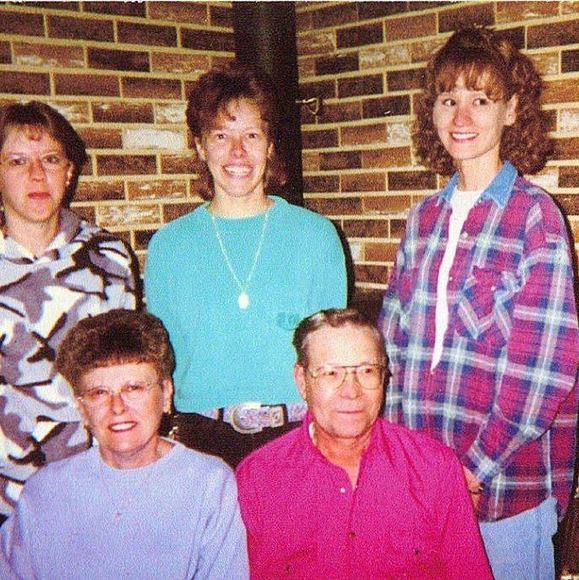 Tina Dresen - Poshmark Profile Picture of Tina Dresen (@tinadresen) on Poshmark