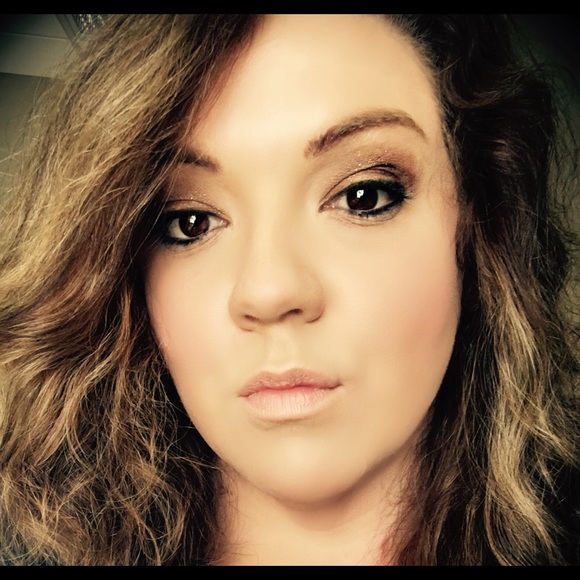 Profile Picture of Jennifer Mayes (@jendalton81) on Poshmark