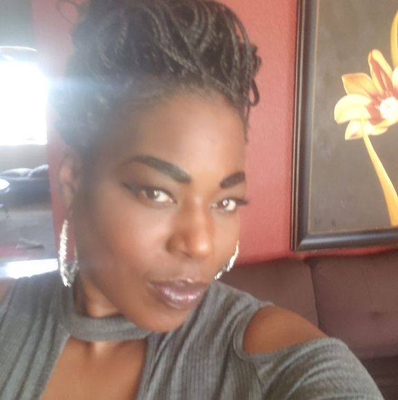 Profile Picture of Chastity Suttle (@chastitysuttle) on Poshmark