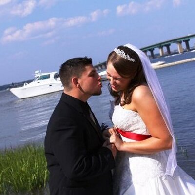 Profile Picture of Laura Engle Tassone (@SunshyneLT) on Twitter