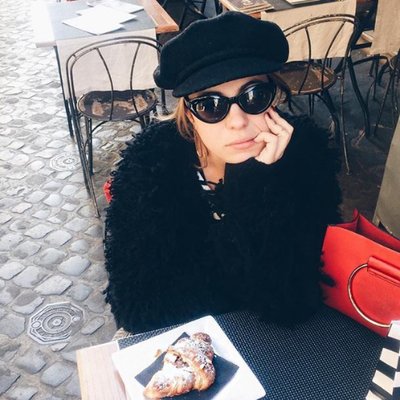 Profile Picture of Jenna Kelly (@girlwithabum) on Twitter