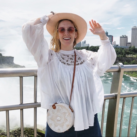 Profile Picture of Julia Chauvin (@juliachauvin) on Poshmark