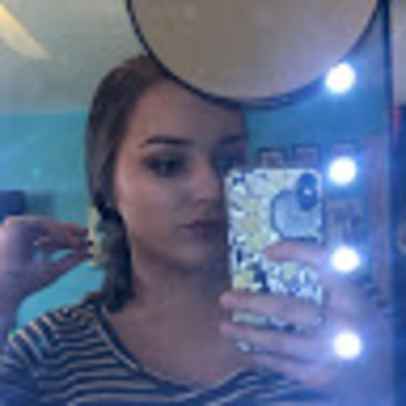 Profile Picture of Mackenzie Opelt (@kenzoopelt) on Poshmark