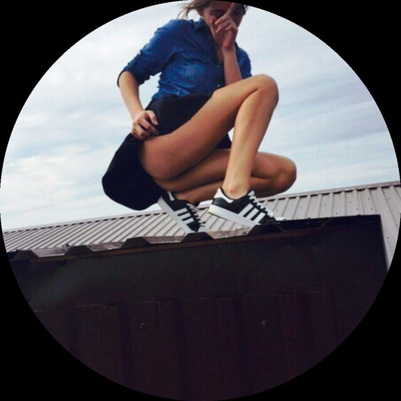 Profile Picture of Bumblebeesg Bumblebeesg (@bumblebee4151) on Poshmark